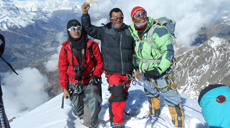Pisang Peak 6090m